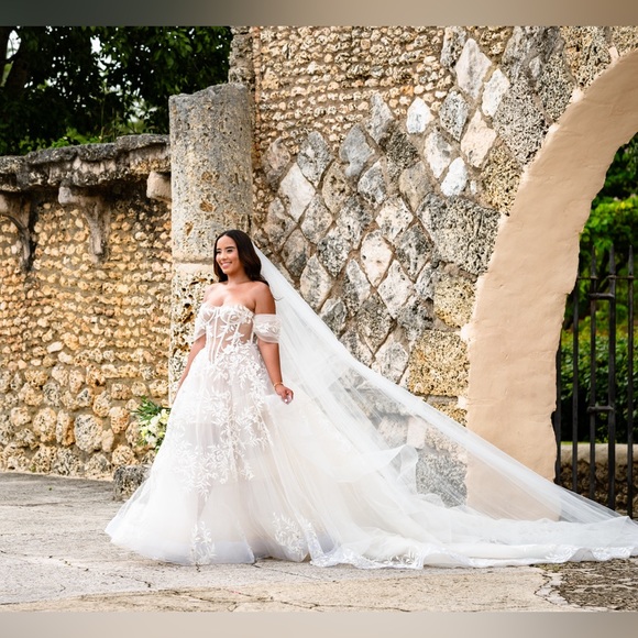 Berta wedding dress - Picture 2 of 7